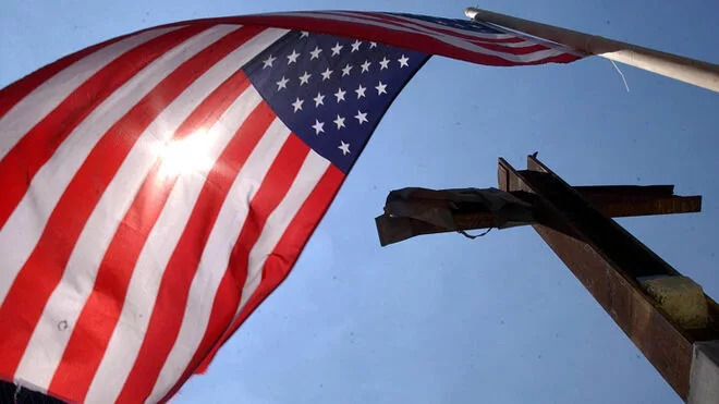 Bandera de Estados Unidos y Cruz estadounidenses