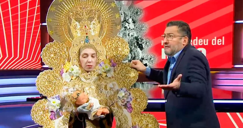 Toni solor en su programa